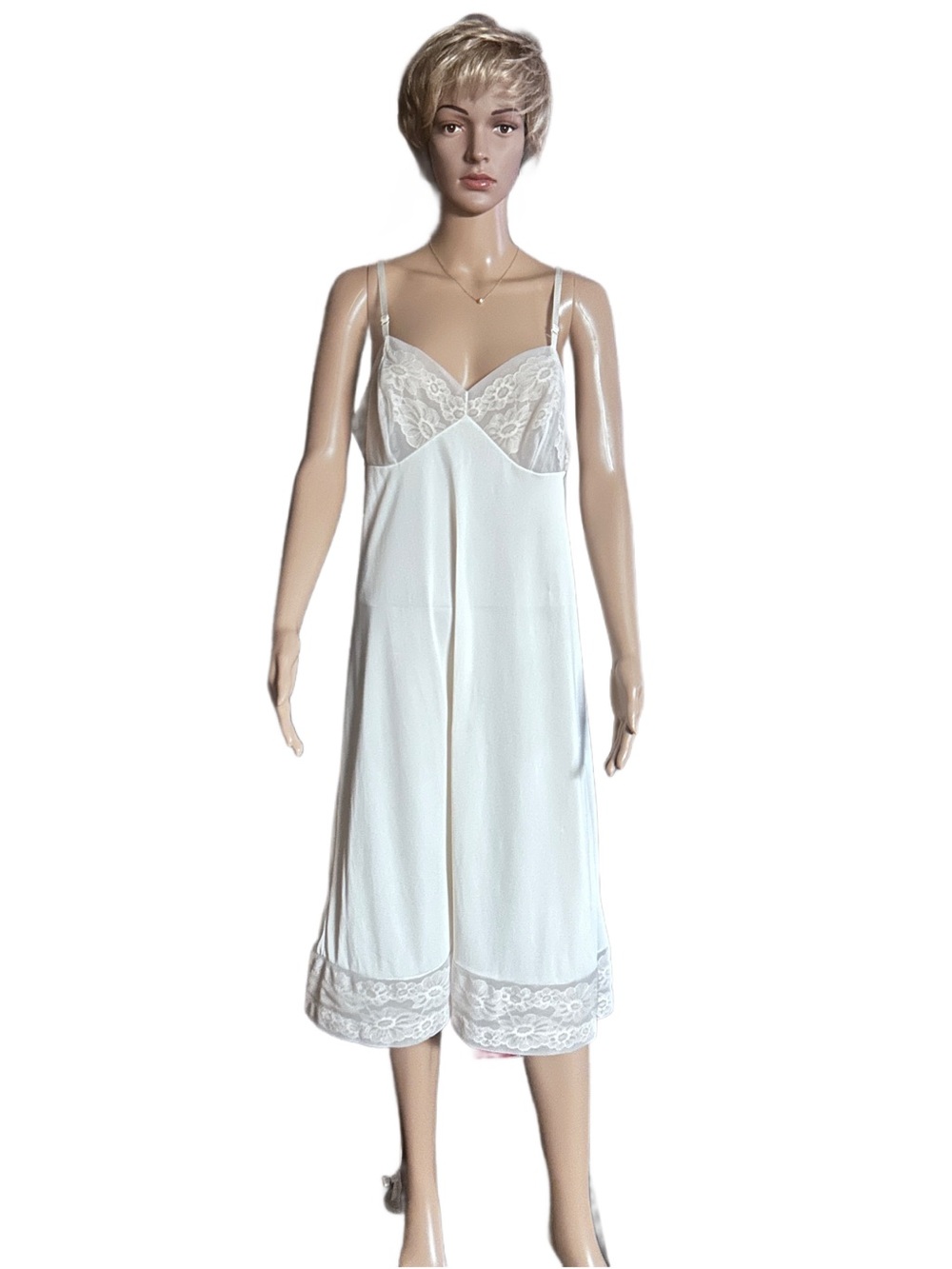 Vanity Fair ~ Size 36 (Large) ~ Vintage (1960’s) ~ White W/ Lace Slip Lingerie